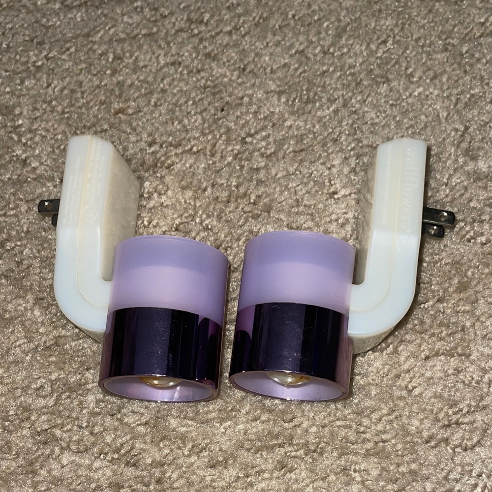 Set of Light up Purple and White wallflowers plugs - Picture 6 of 8